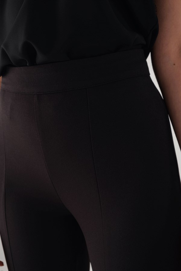 Zip Detay Yırtmaçlı Pantolon Siyah